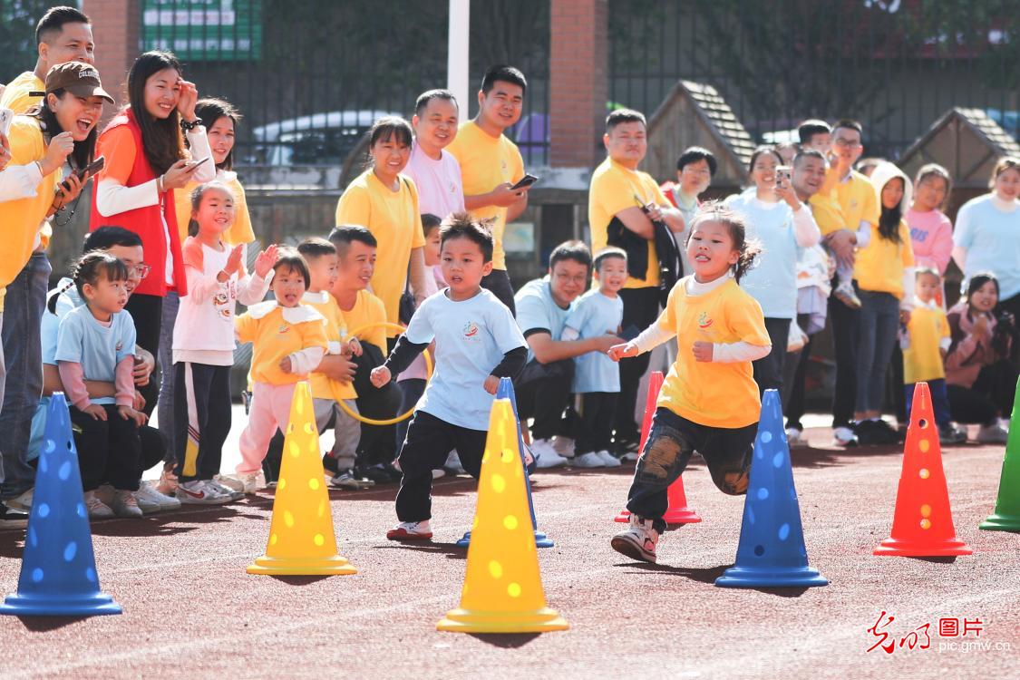 Fun sports meeting held in kindergarten in E China's Jiangxi