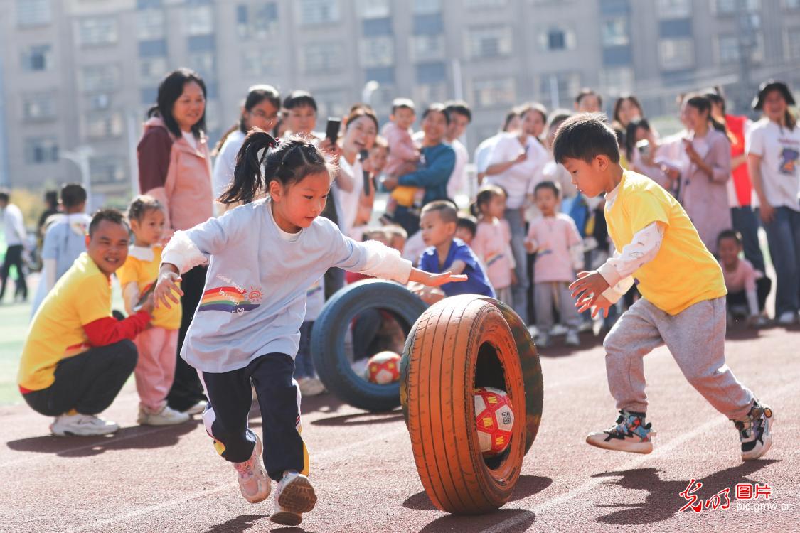 Fun sports meeting held in kindergarten in E China's Jiangxi