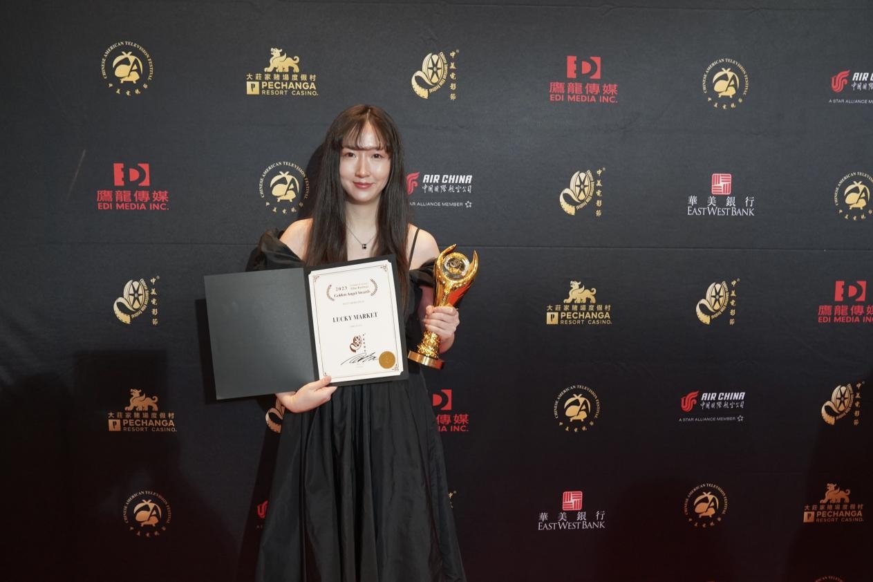 Emerging Star Zhang Zixin Receives 