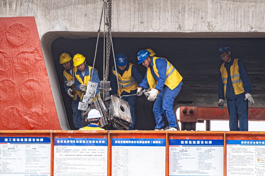 Construction of Chongqing-Kunming high-speed railway makes new progress