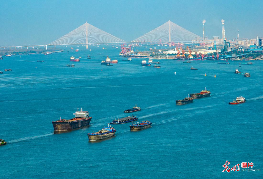 Wuhu City of E China’s Anhui: Yangtze River busy with shipping