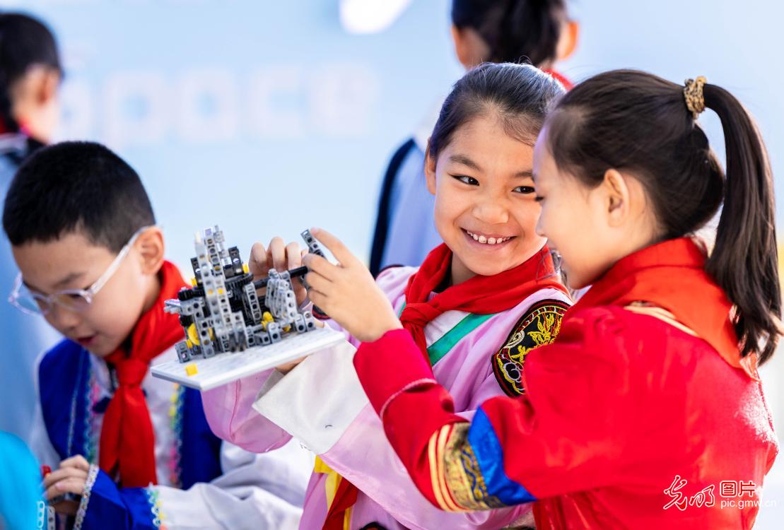 AI experience of primary school students in N China's Inner Mongolia