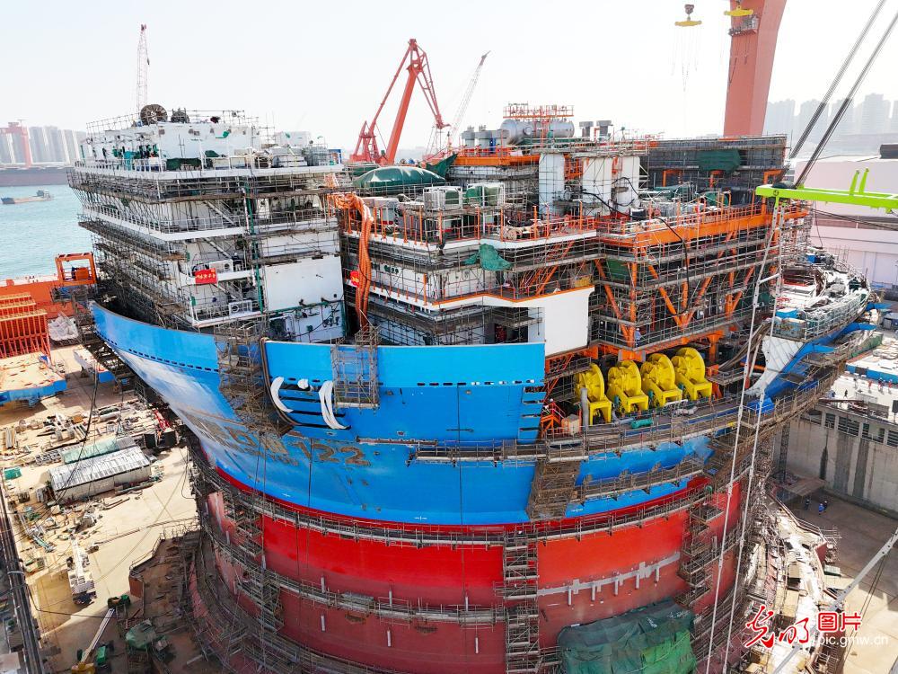 Asia's first cylindrical FPSO finishes main body construction