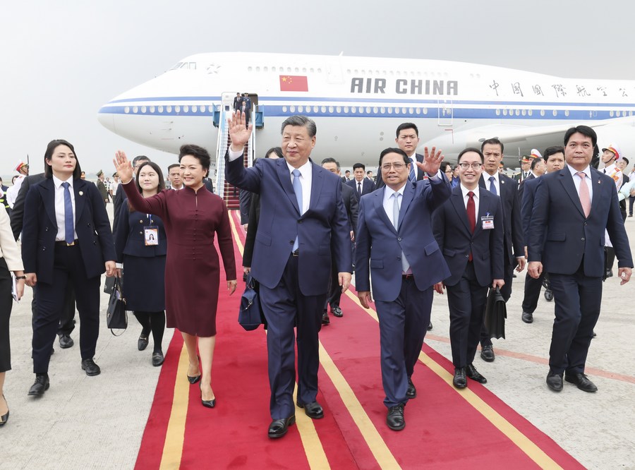 Feature: Chinese President Xi warmly welcomed upon state visit to Vietnam