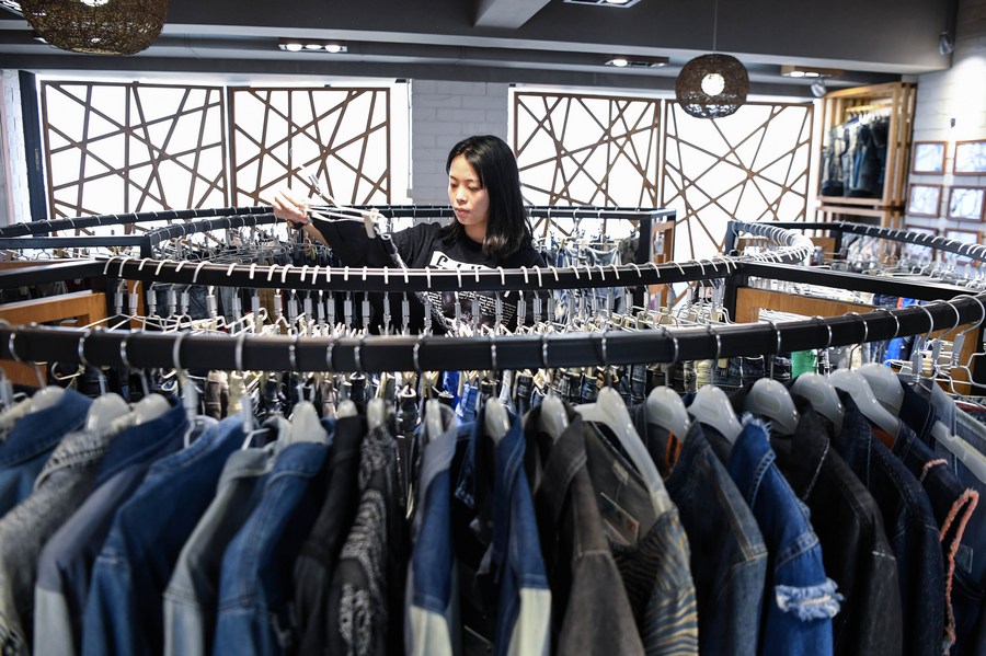 Robust supply chain bolsters China's e-commerce giants