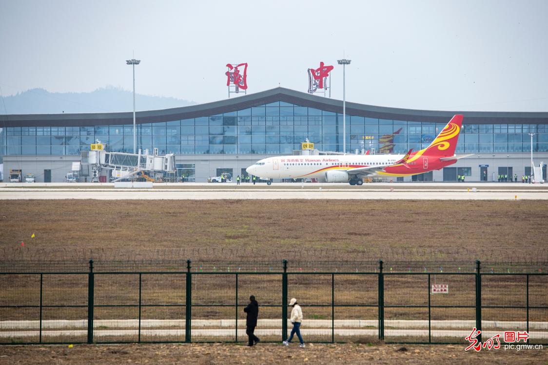 Langzhong Ancient City Airport officially opened to traffic in SW China's Sichuan
