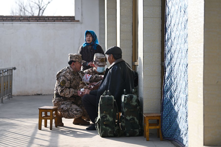 Rescuers battle cold, aftershocks to help NW China earthquake victims