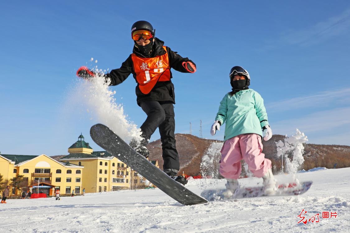 Snowboarding and skiing fuel winter sports enthusiasm across China