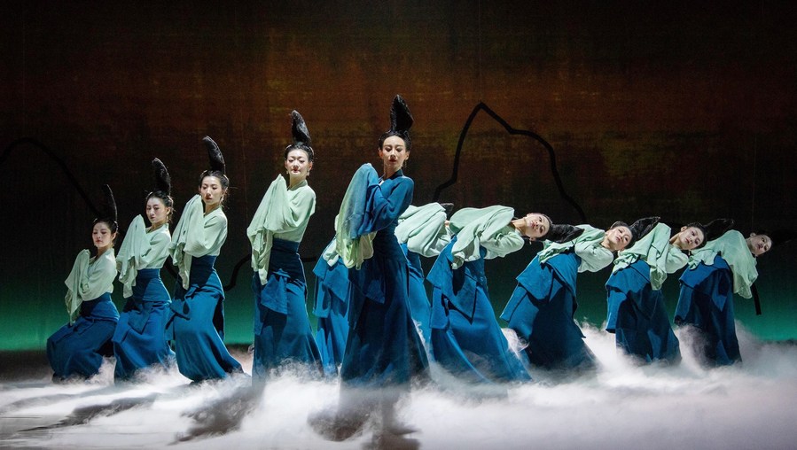 Ethereal dance epic vitalizes ancient Chinese painting, causing sensation in Hong Kong