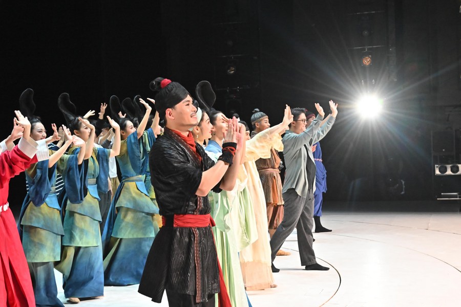 Ethereal dance epic vitalizes ancient Chinese painting, causing sensation in Hong Kong