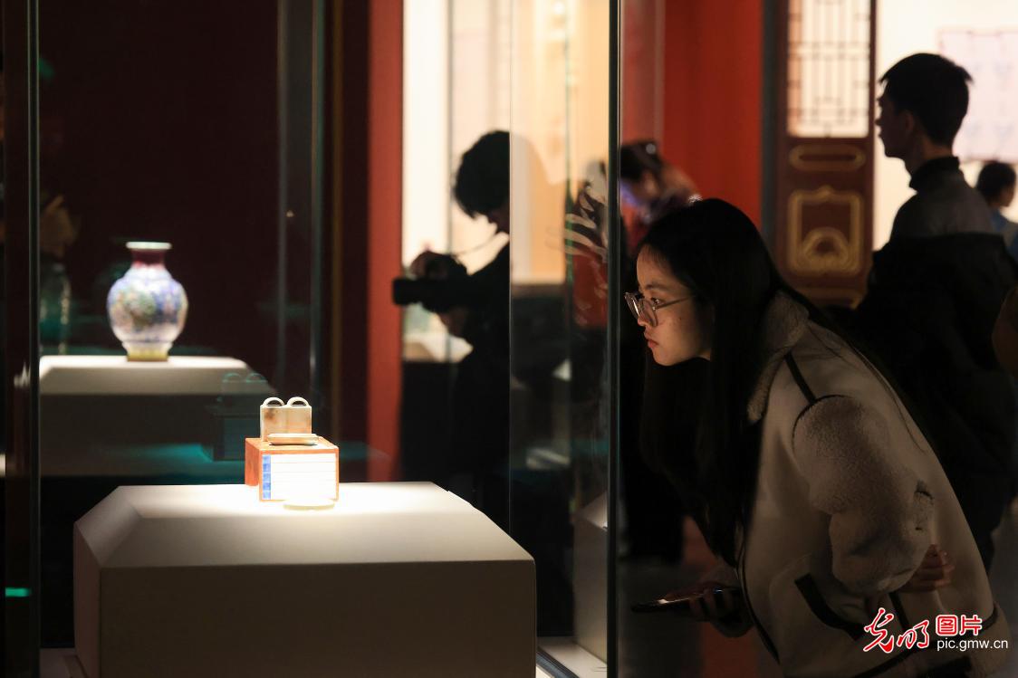 Selected royal porcelain from China's Ming and Qing dynasties exhibited in Nanchang, C China's Jiangxi Province