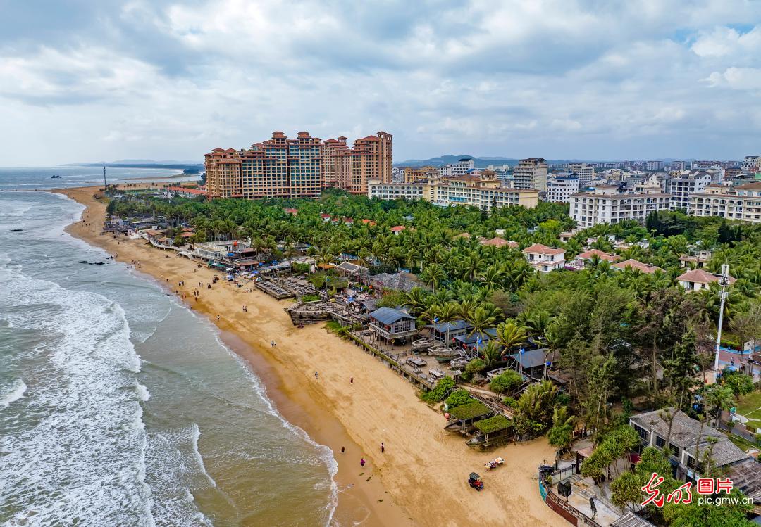 Coastal scenery full of vitality in S China’s Hainan