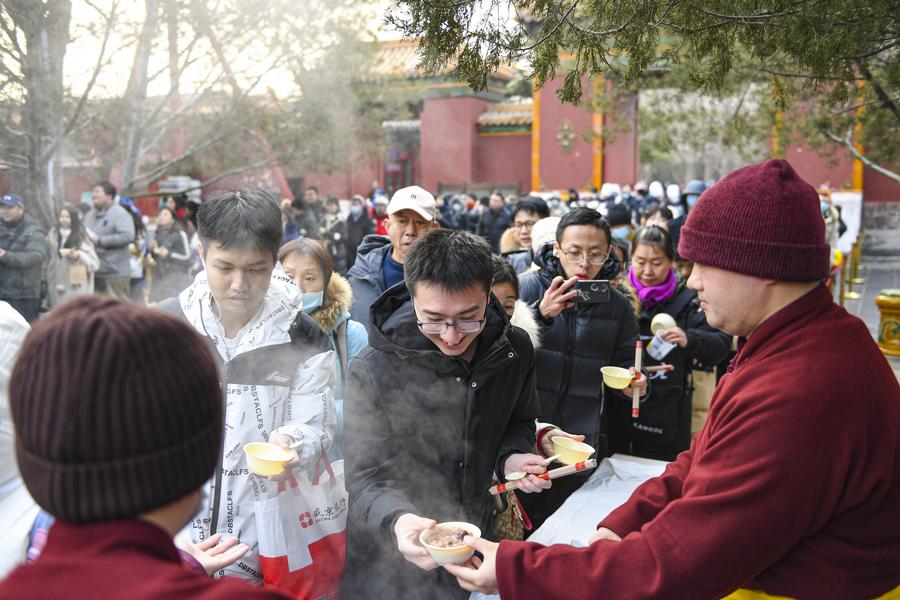 InPics: People celebrate Laba Festival in Beijing