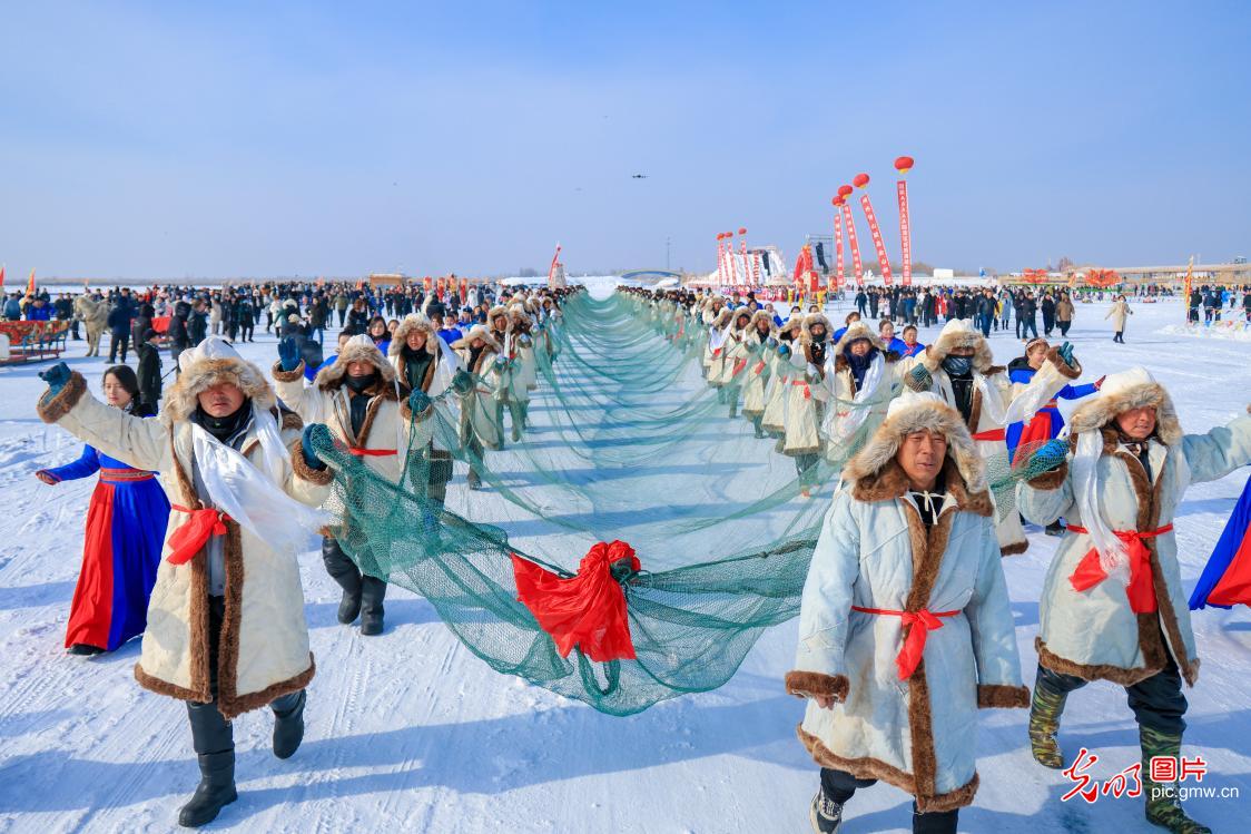 Winter fishing starts at Xinjiang's Bositeng Lake