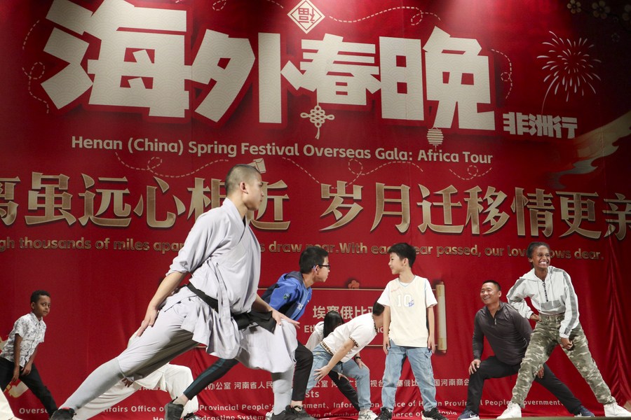 Chinese troupe wins Ethiopians' hearts for stunning performance