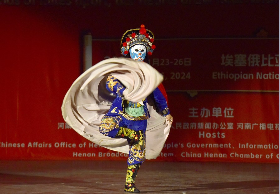 Chinese troupe wins Ethiopians' hearts for stunning performance