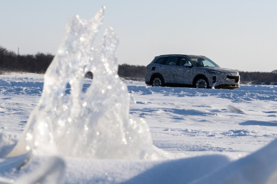 Economy&Life | NE China's Heihe witnesses booming cold-area car testing business