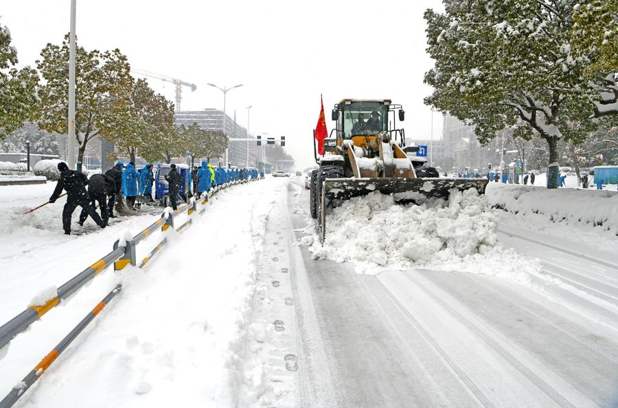 China implements effective measures to tackle blizzard-induced travel disruptions