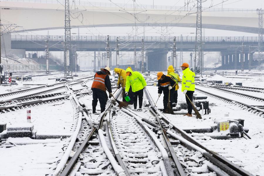 China implements effective measures to tackle blizzard-induced travel disruptions