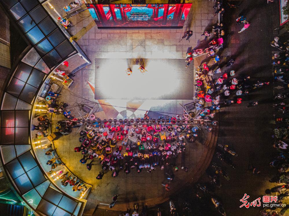Qiong opera benefit performanc held in S China's Hainan