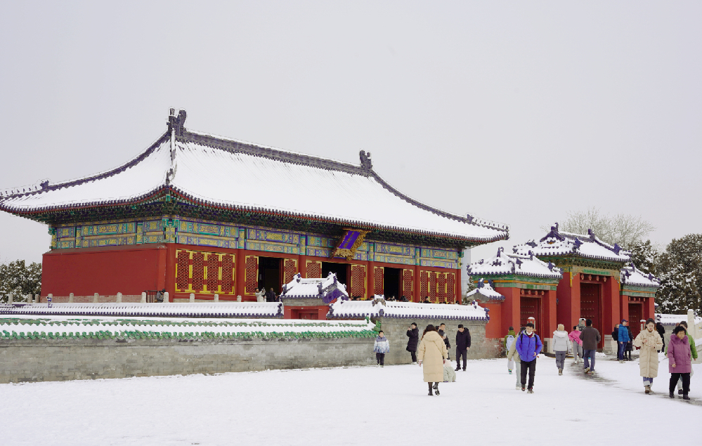Beijing sees first snow in Year of Dragon