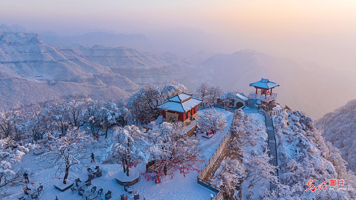Scenery of Mount Wangwu decorated with snow