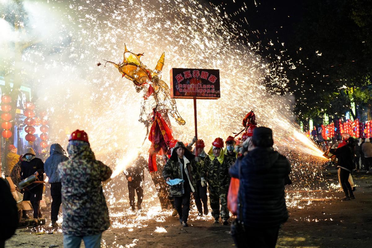 Dragon dance and fireworks light up Taijiang county in Guizhou