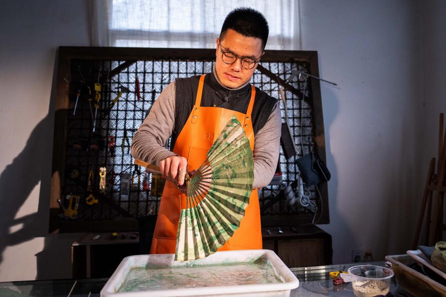 MasterOfCrafts | Chu-style lacquer coating art inheritor in central China's Hunan