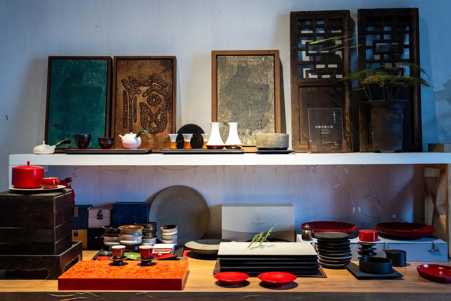 MasterOfCrafts | Chu-style lacquer coating art inheritor in central China's Hunan