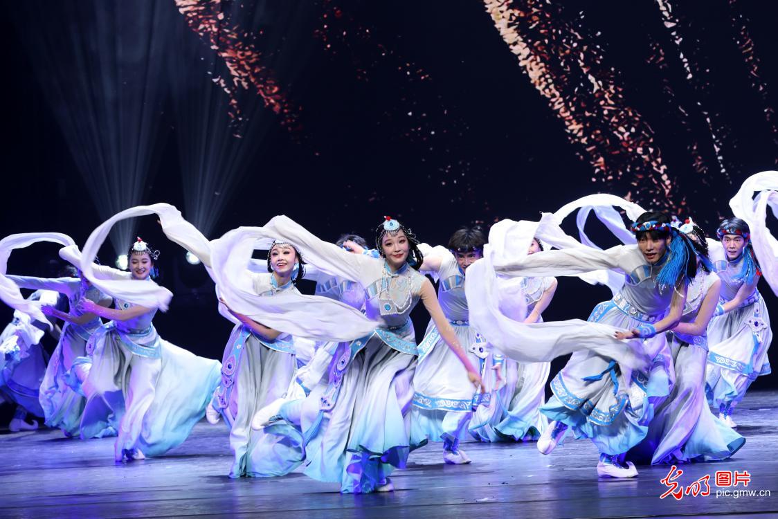 Ethnic dance performance staged in E China's Jiangxi
