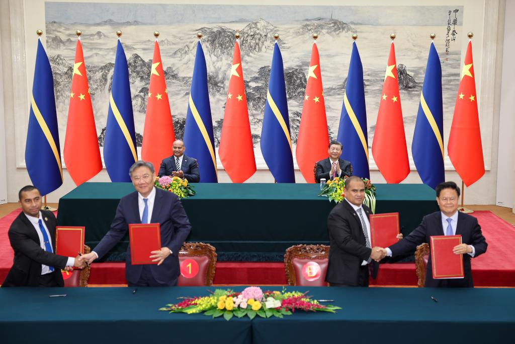 Chinese, Nauruan presidents hold talks for 1st time since resuming ties