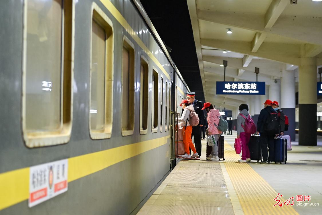 First corss-boder train connecting northeast China and Laos put into operatoin
