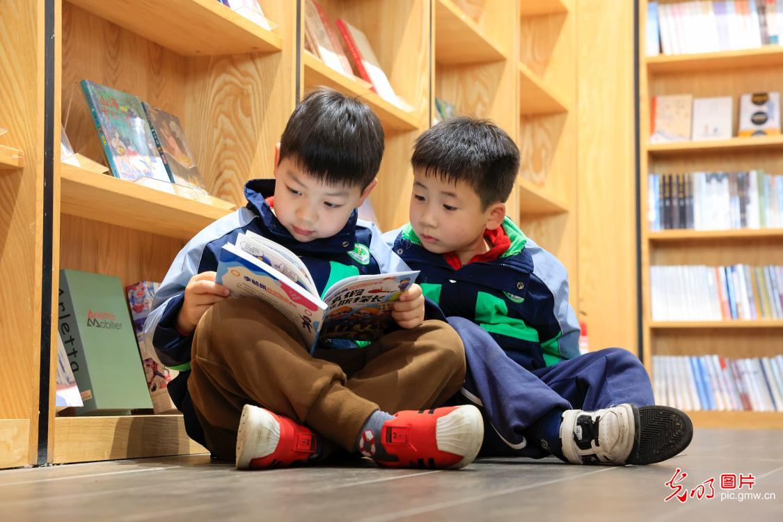 Reading activity for kids held in E China's Anhui