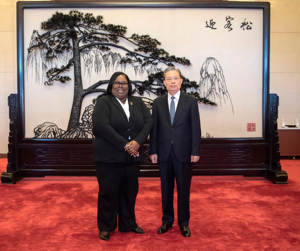China's top legislator holds talks with Bahamian parliament leaders