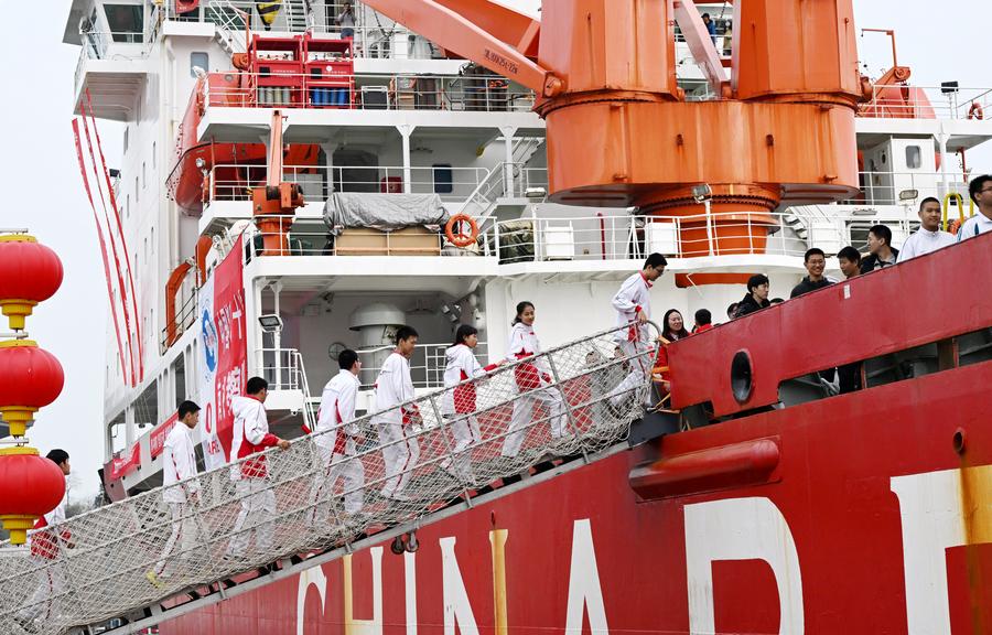 EyesOnSci | China's icebreaker Xuelong arrives in Qingdao after Antarctic expedition