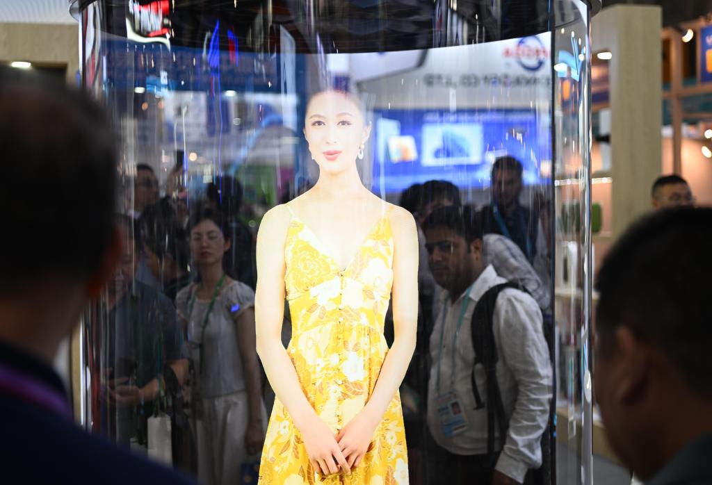 Smart life product zone highlight of Canton Fair in S China's Guangzhou