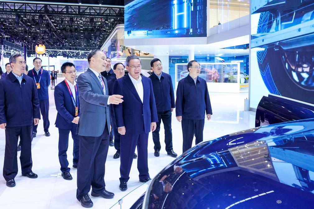 Chinese premier stresses developing intelligent connected NEVs