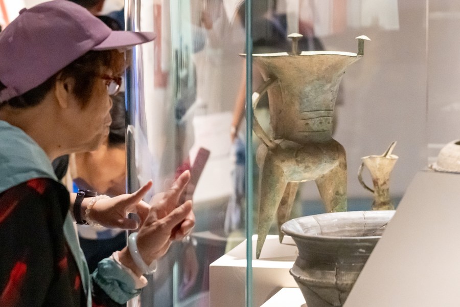 Bronzes from central China illuminate Hong Kong with ancient civilization