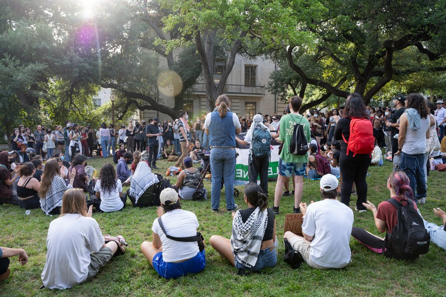 Pro-Palestinian protesters clash with police at UT Austin, over 40 arrested