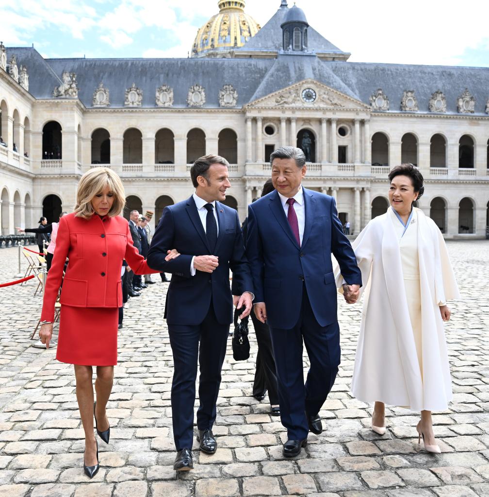 Xi attends welcome ceremony held by Macron