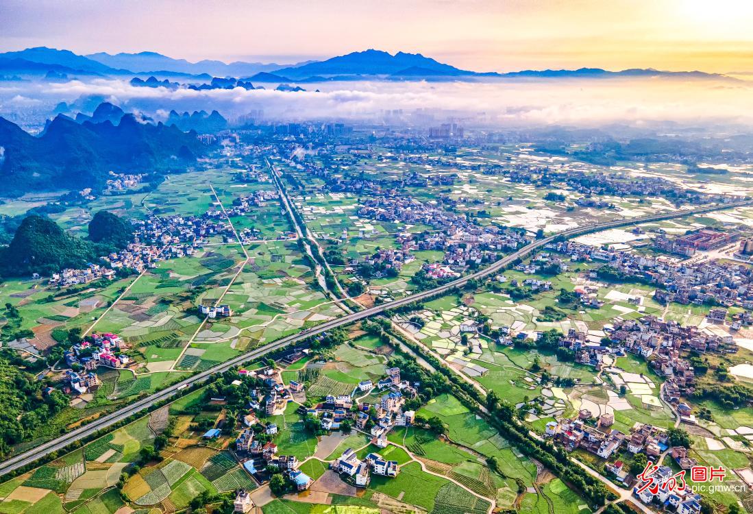 Hezhou City in S China’s Guangxi: beautiful countryside picture in early summer