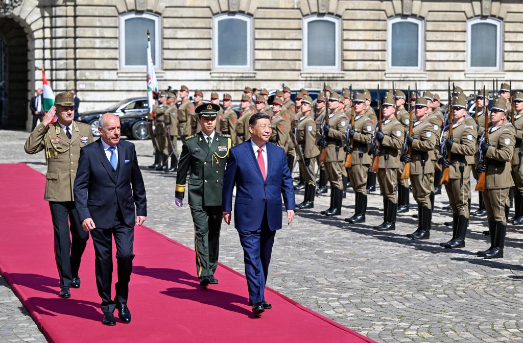Xi attends welcome ceremony held by Hungarian President Sulyok, Prime Minister Orban in Budapest