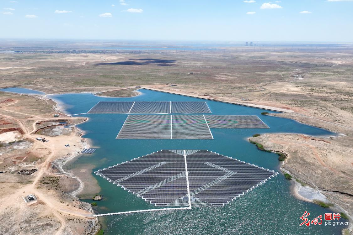 First high-salt, high-mineralized mine water floating power station connected to Ningxia Power grid