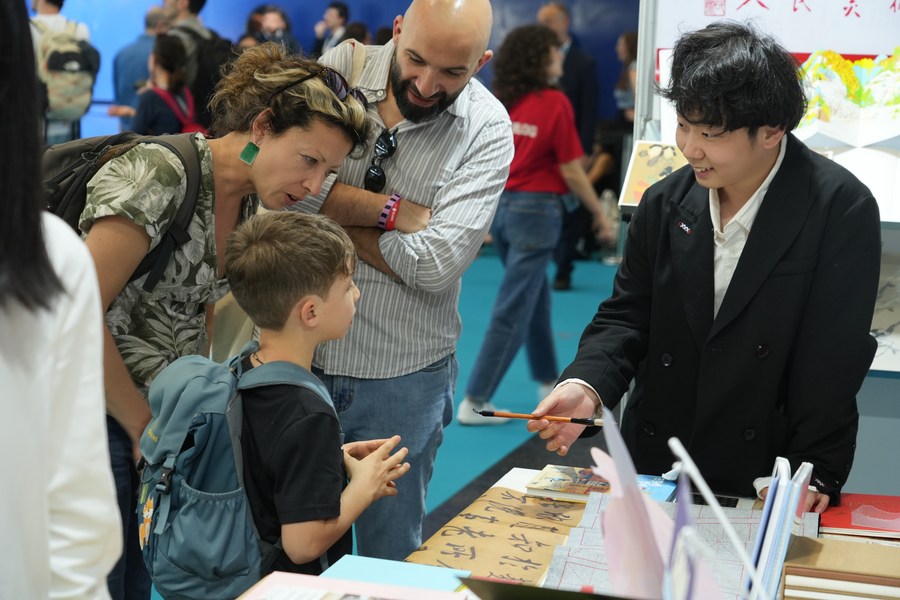 Chinese books attract global attention at Italy's biggest book fair