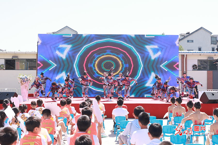 Quality education performance in celebration of June 1 held in Beijing