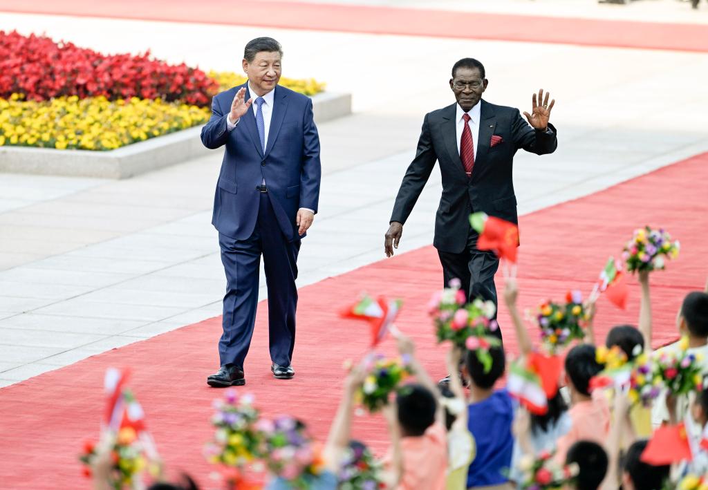 Chinese, Equatorial Guinean presidents hold talks, elevate ties