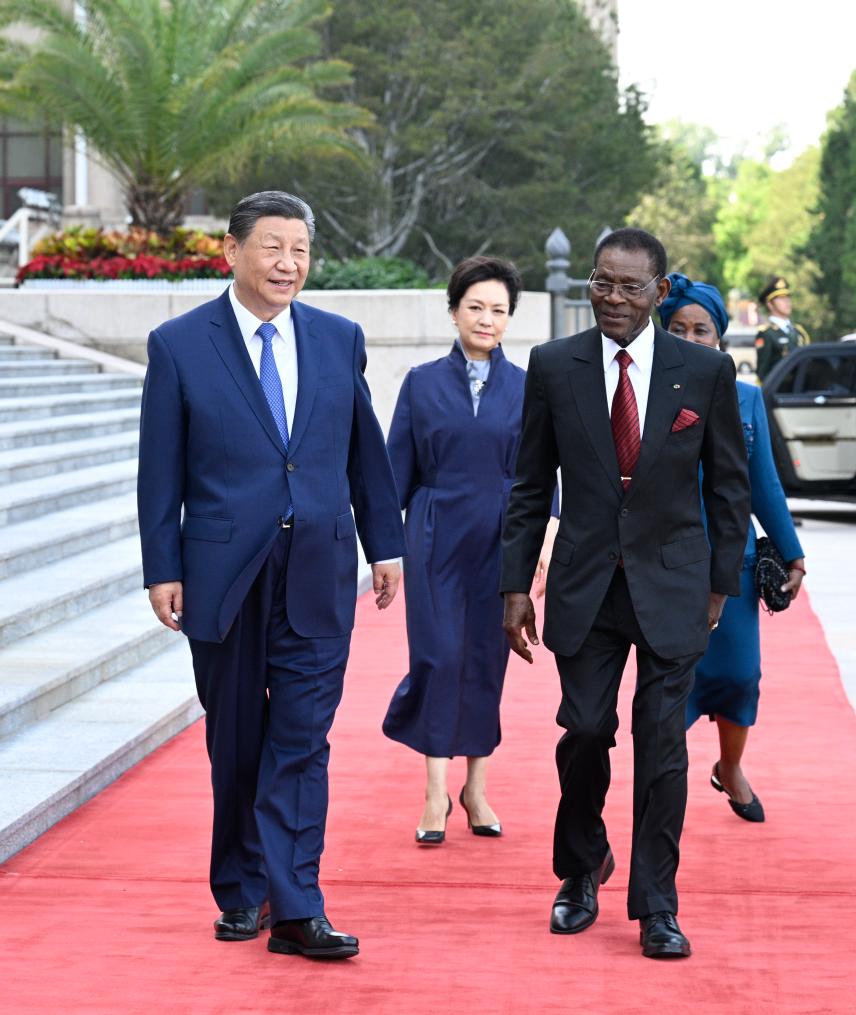 Chinese, Equatorial Guinean presidents hold talks, elevate ties