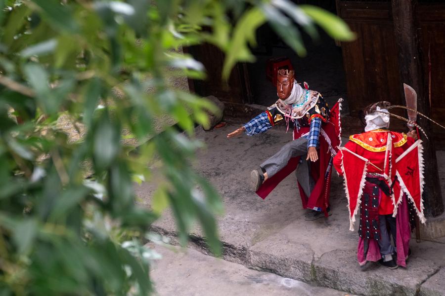 ChineseToday | Yangxi Opera artists in SW China's Chongqing