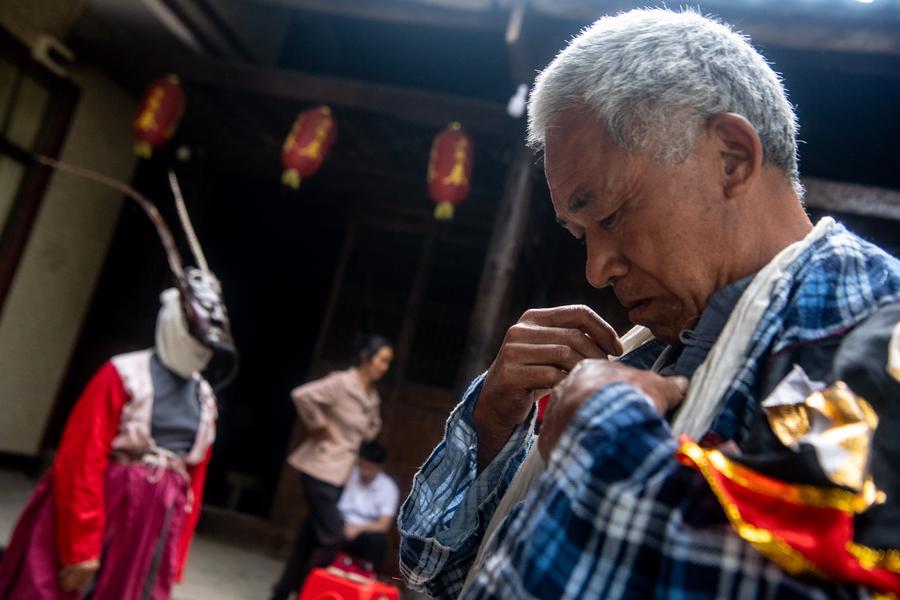 ChineseToday | Yangxi Opera artists in SW China's Chongqing