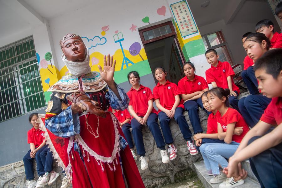 ChineseToday | Yangxi Opera artists in SW China's Chongqing